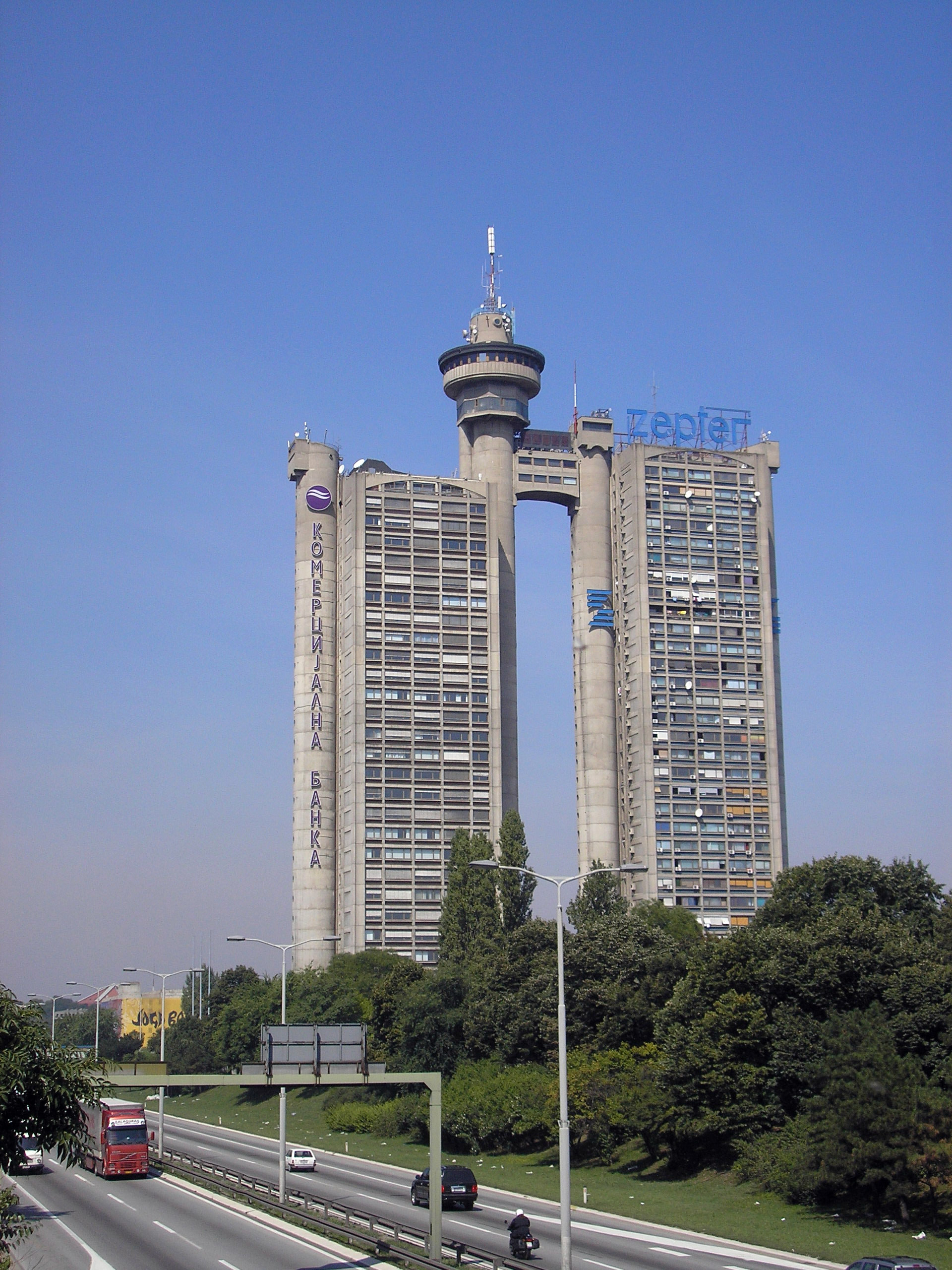 Novi_Beograd_-_West_Gate_01